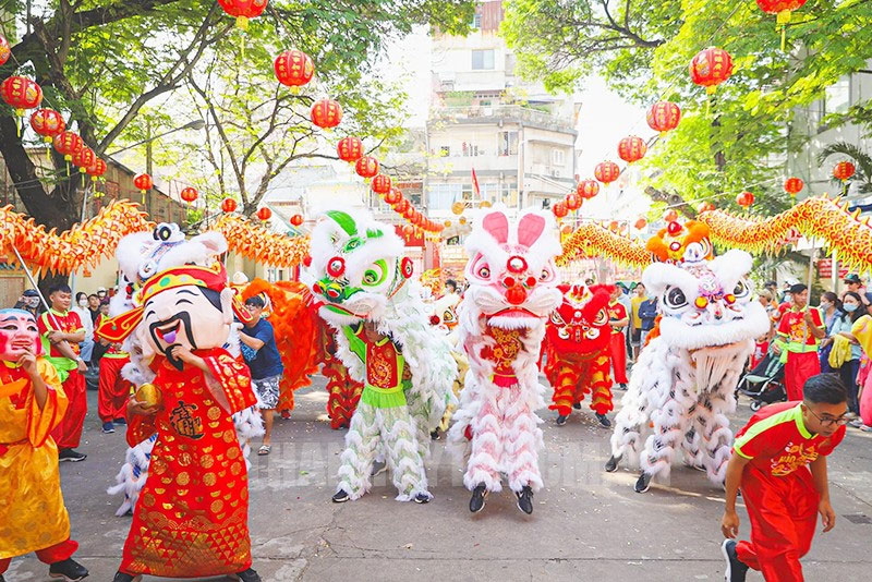 Lion Dance - a traditional cultural and artistic feature, bustling in the first days of the new year